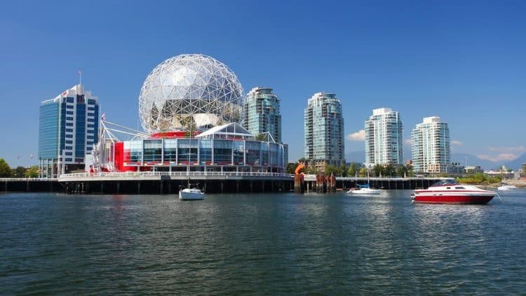 10 Famous Singers from Canada