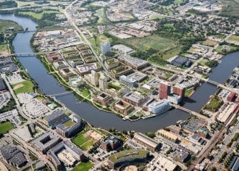 10 Famous Singers from Delaware