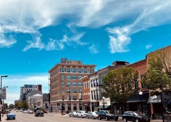 10 Famous Singers from Iowa