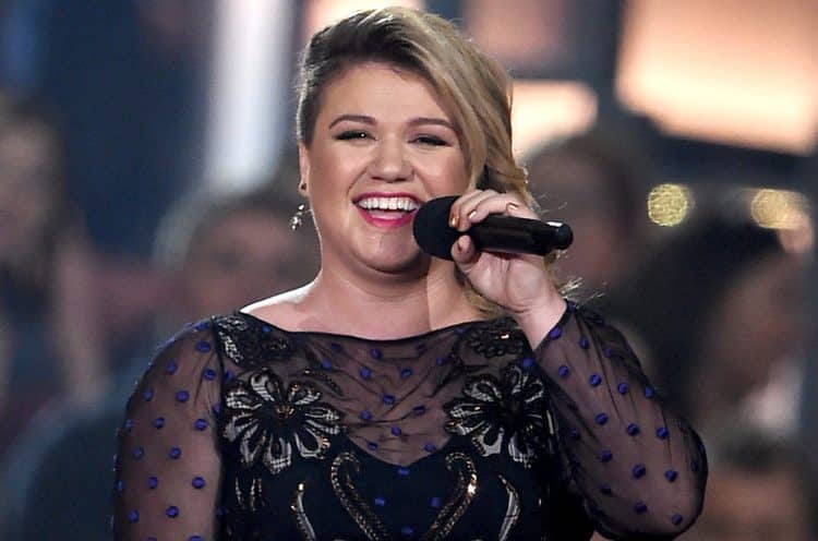 10 Best Kelly Clarkson Songs of All Time - Singersroom.com