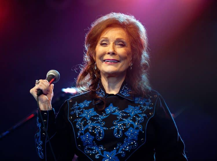 10 Best Loretta Lynn Songs Of All Time - Singersroom.com