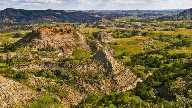 10 Famous Singers from North Dakota