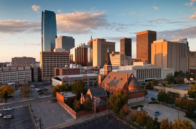 10 Famous Singers from Oklahoma