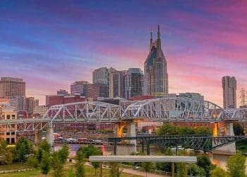 10 Famous Singers from Tennessee