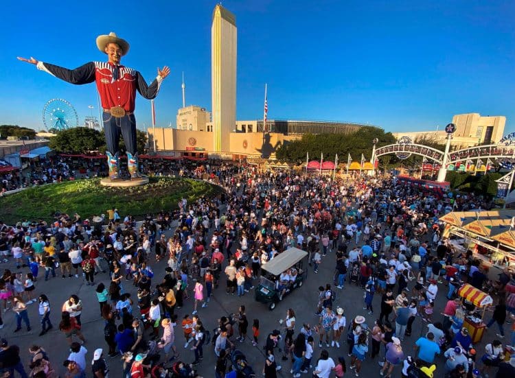 10 Famous Singers from Texas