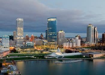 10 Famous Singers from Wisconsin