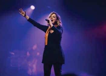 15 Best Christian Gospel Singers of All Time