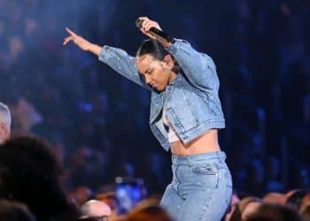 15 Best Female Singers of All Time