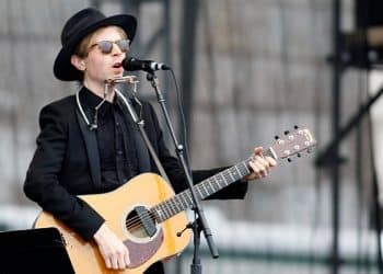 15 Best Folk Music Singers of All Time