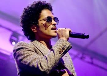 15 Best Male Singers of All Time