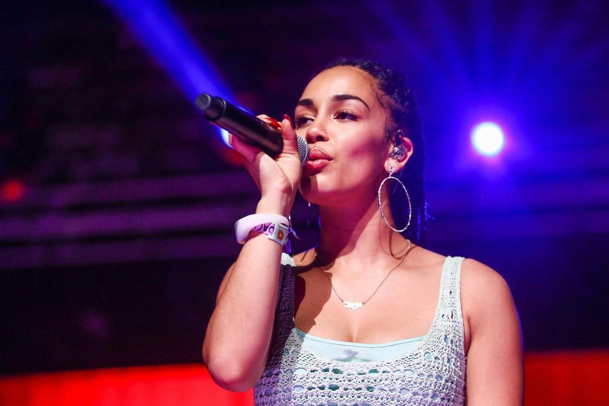 Певцы и певицы великобритании. Jorja Smith album. Go a певица. Певица Британская певица Австралия. Lost Jorja Smith.