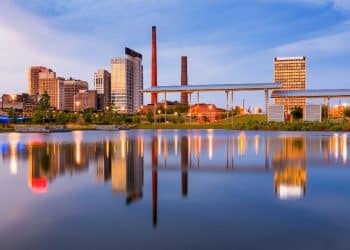 10 Famous Singers from Alabama