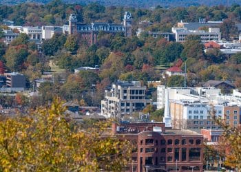 10 Famous Singers from Arkansas