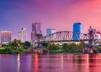 10 Famous Singers from Arkansas