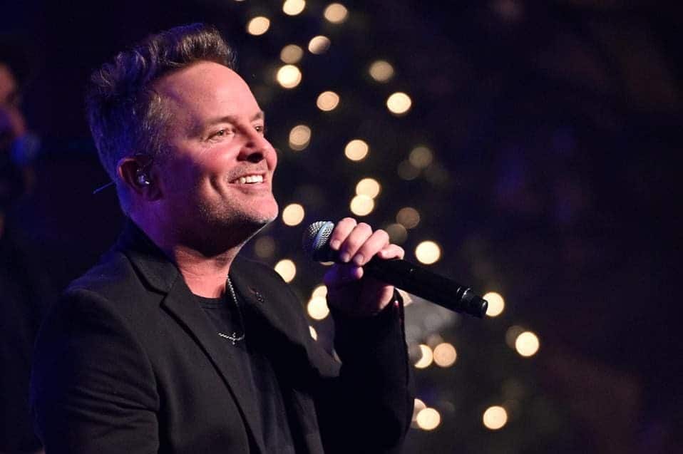 10 Best Chris Tomlin Songs Of All Time - Singersroom.com