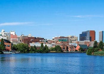 10 Famous Singers from Delaware