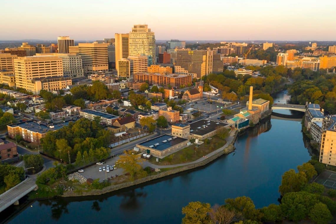 10 Famous Singers from Delaware