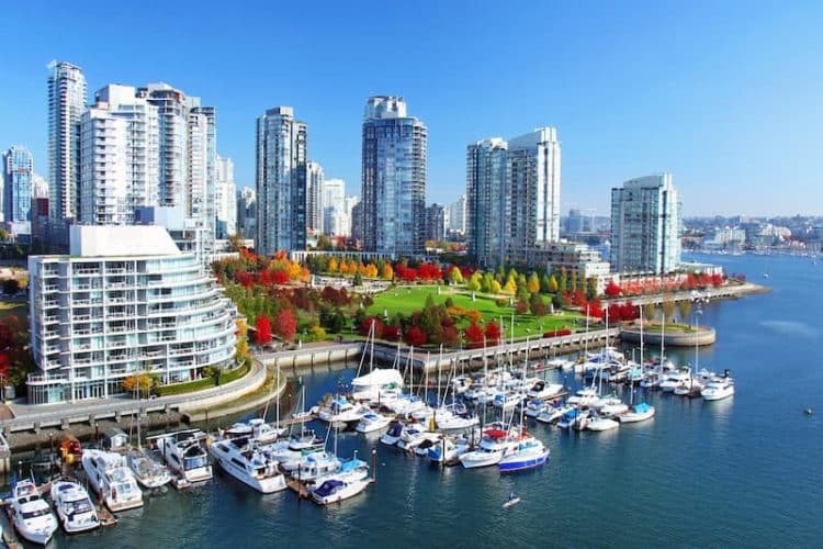 10 Famous Singers from Canada