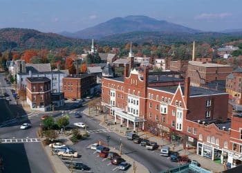 10 Famous Singers from New Hampshire