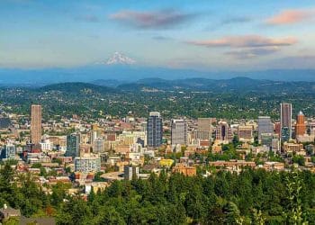 10 Famous Singers from Oregon