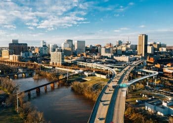 10 Famous Singers from Virginia