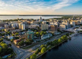 10 Famous Singers from Wisconsin