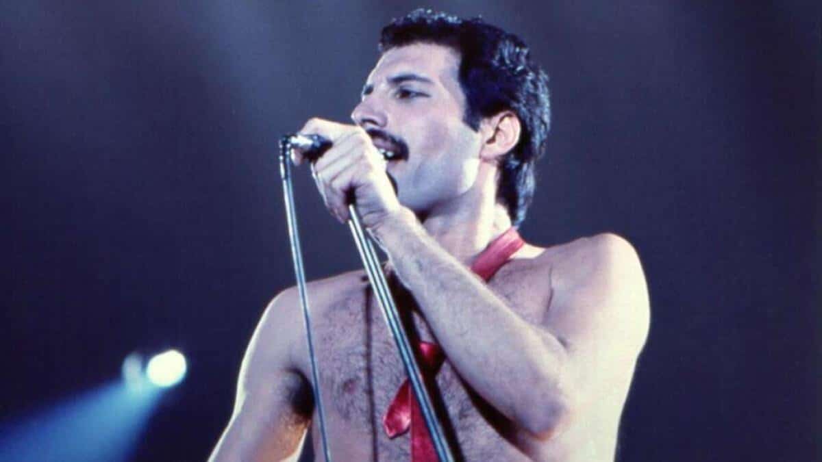 10 Best Freddie Mercury Songs Of All Time - Singersroom.com