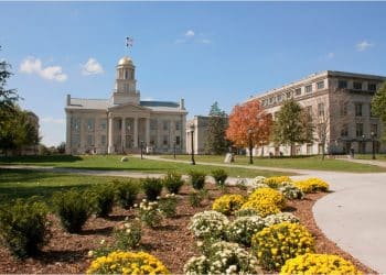 10 Famous Singers from Iowa