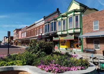 10 Famous Singers from Kansas