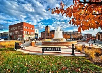 10 Famous Singers from Kentucky