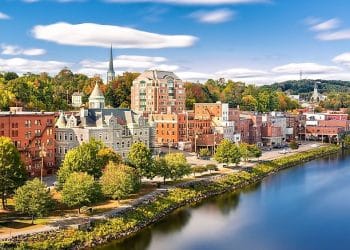 10 Famous Singers from Maine