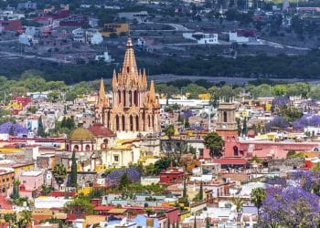 10 Famous Singers from Mexico