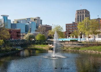 10 Famous Singers from Michigan