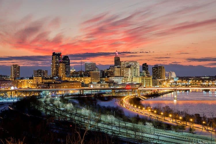 10 Famous Singers from Minnesota