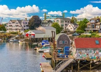 10 Famous Singers from New Hampshire