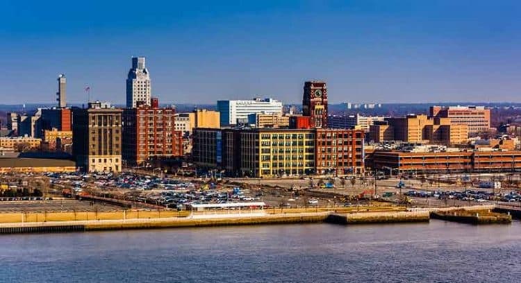 10 Famous Singers from New Jersey