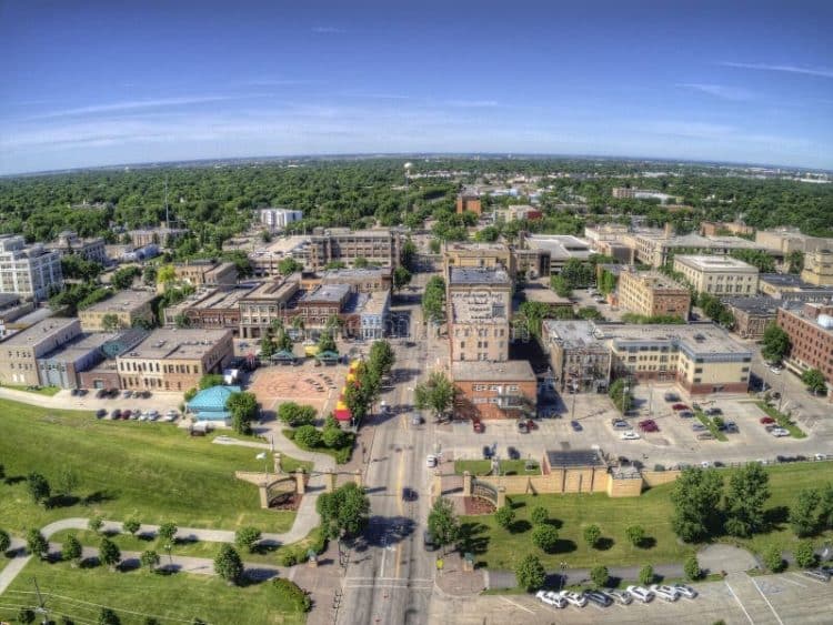 10 Famous Singers from North Dakota