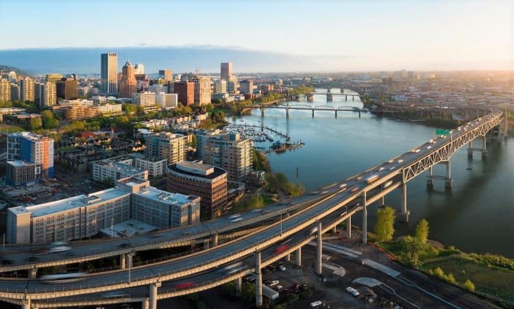 10 Famous Singers from Oregon