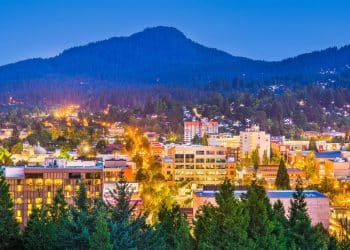 10 Famous Singers from Oregon