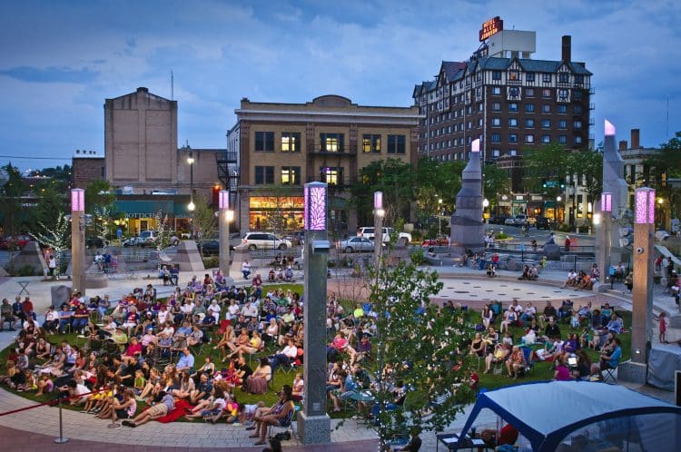 10 Famous Singers from South Dakota