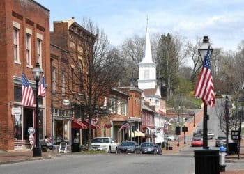 10 Famous Singers from Tennessee