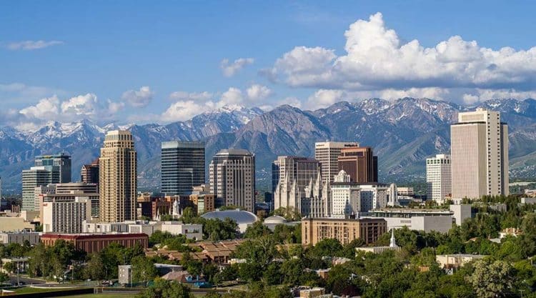 10 Famous Singers from Utah