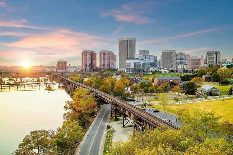 10 Famous Singers from Virginia