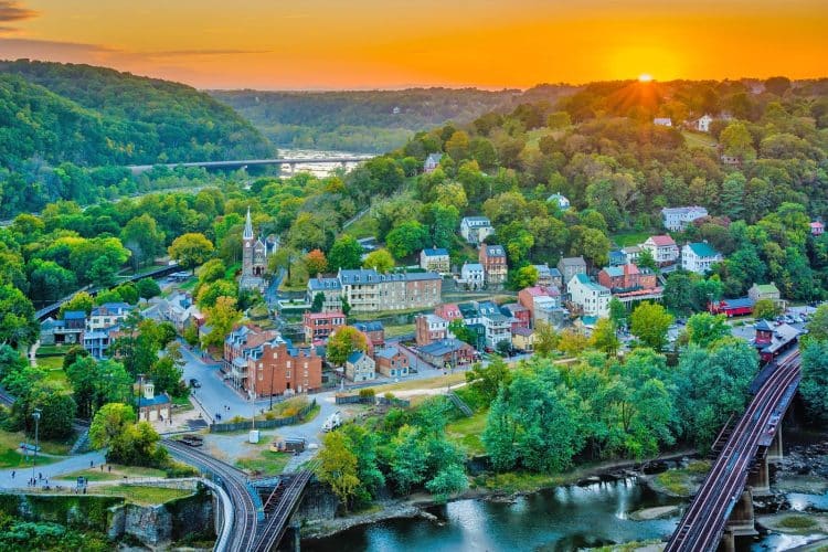 10 Famous Singers from West Virginia