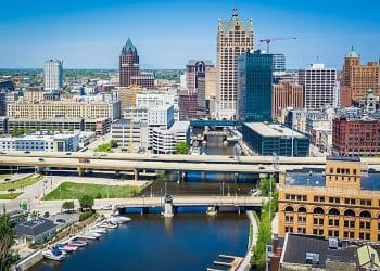 10 Famous Singers from Wisconsin