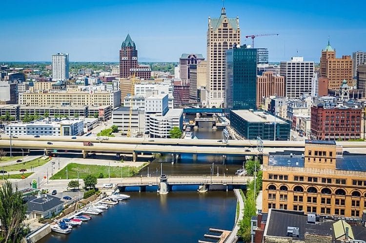 10 Famous Singers from Wisconsin