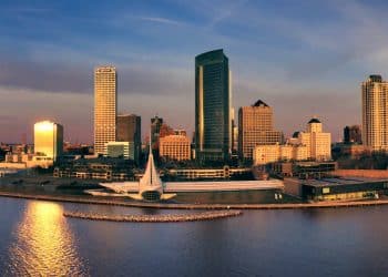 10 Famous Singers from Wisconsin