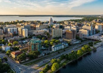 10 Famous Singers from Wisconsin