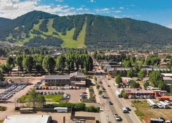 10 Famous Singers from Wyoming