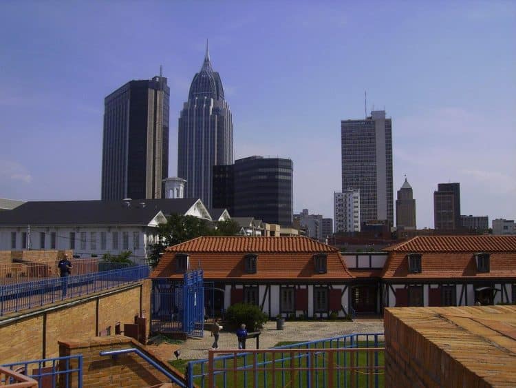 10 Famous Singers from Alabama